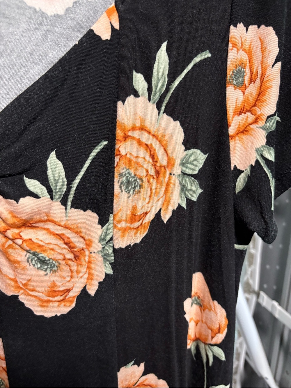Torrid Floral V-Neck Mini Dress in Black with Peach Roses Size 3x - Picture 4 of 8